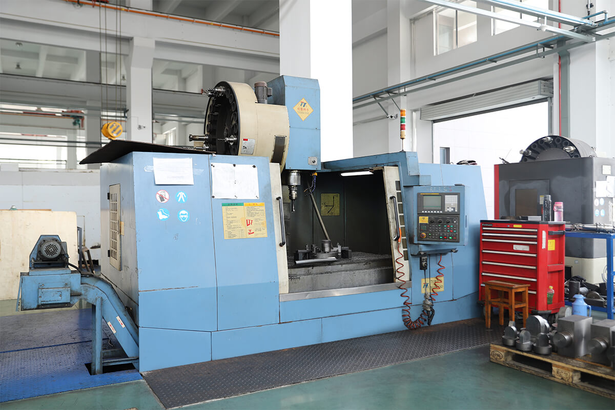 Vertical machining center
